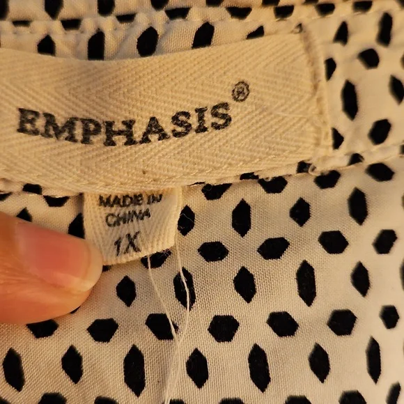 Emphasis Geographic Button Down top - Picture 4 of 5
